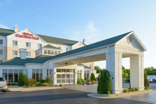Joplin Hotel | Elevate Your Stay at Hilton Garden Inn Joplin with Pools