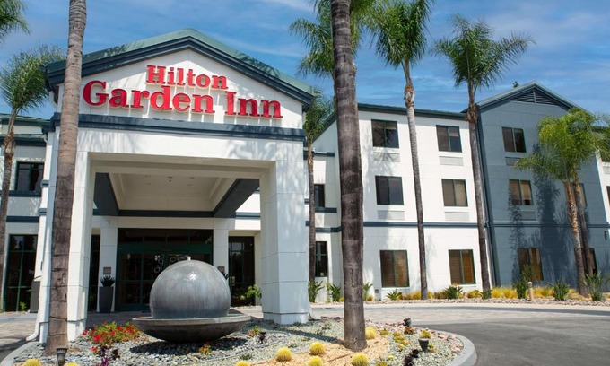 Montebello Hotel | Stay at Hilton Garden Inn Montebello with Ocean Views