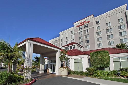 Oxnard Hotel | Relax at Hilton Garden Inn Oxnard/Camarillo with Pool & Dining