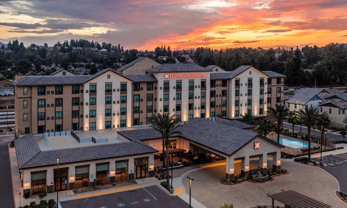 Westmont Hotel | Eco-Friendly Hilton Garden Inn Pomona with Pool & Breakfast