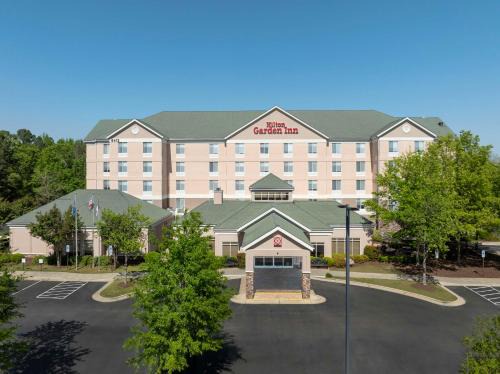 Northeast Raleigh Hotel | Relax at Hilton Garden Inn Raleigh with Pool & Ocean Views