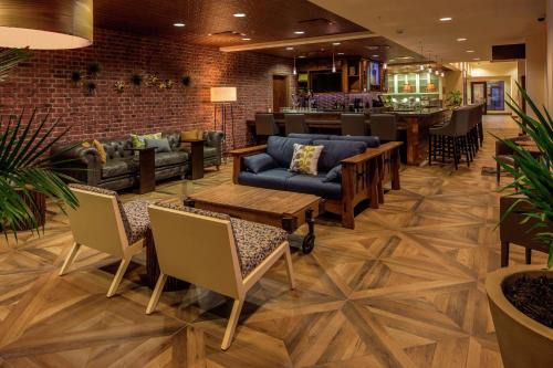 Uniontown Hotel | Pet-Friendly Hilton Garden Inn Uniontown with Pool Access