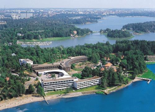 Lantinen District Hotel | Discover Hilton Helsinki Kalastajatorppa: Beachfront Bliss