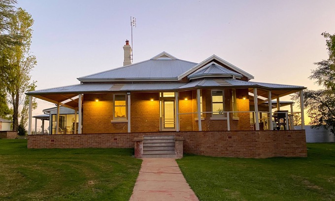 Mandurama House | Idyllic Hilton Homestead in Mandurama's Country Garden
