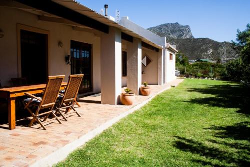 Pringle Bay House | Unforgettable Stay at Hilton House with Oceanfront Views