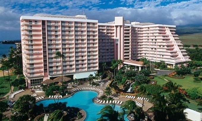 Honokowai Hotel | Discover KAANAPALI BEACH CLUB: Ocean Views & Family Fun