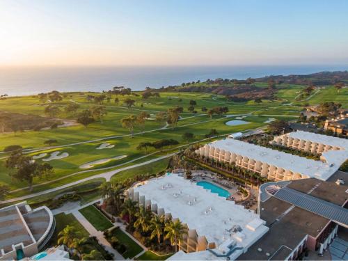 Torrey Pines Resort | Coastal Retreat at Hilton La Jolla Torrey Pines