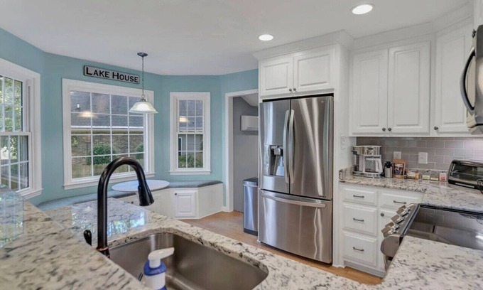 Chapin Apartment | Relaxing Hilton Lake Getaway with Hot Tub & Fire Pits