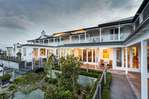 Hilltop Hotel | Relax at Hilton Lake Taupo with Spa and Ocean Views