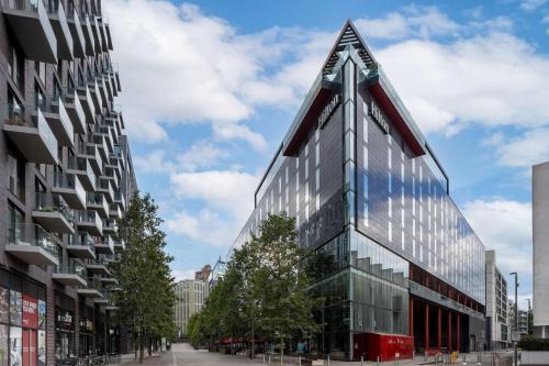 Wembley Park Hotel | Pet-Friendly Hilton London Wembley with Spa & Pool Access