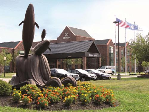 Mystic - New London Hotel | Relax at Hilton Mystic: Oceanfront Pool & Family-Friendly Stay