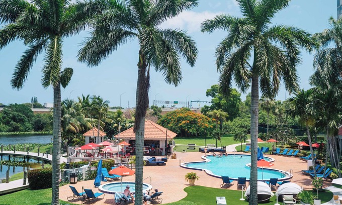 West Palm Beach Hotel | Welcoming Family Retreat at Hilton Palm Beach PBI