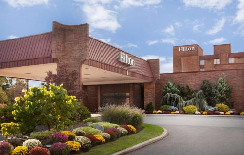 Cedar Knolls Hotel | Charming Hilton Parsippany: Pet Friendly with Pool Access