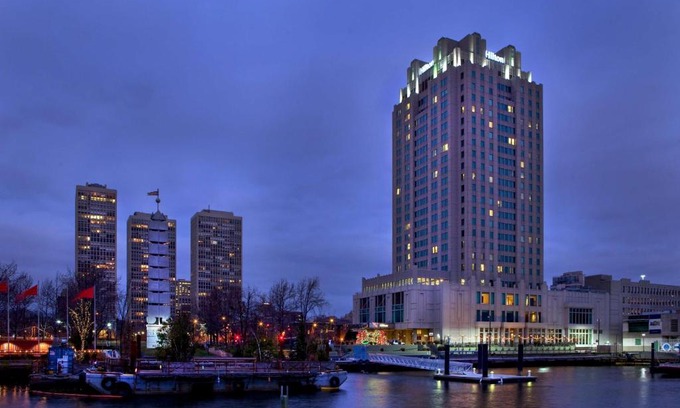 Society Hill Hotel | Discover Hilton Philadelphia at Penn's Landing - Pet Friendly & Pool