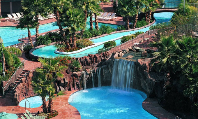 Camelback East Resort | Relax at Hilton Phoenix Resort with Pool and Spa Access