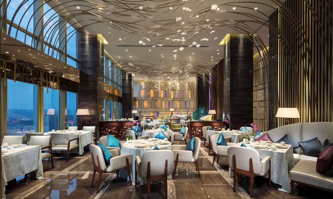 Futian CBD Hotel | Elegant Hilton Shenzhen Futian: Pool, Spa & Family-Friendly