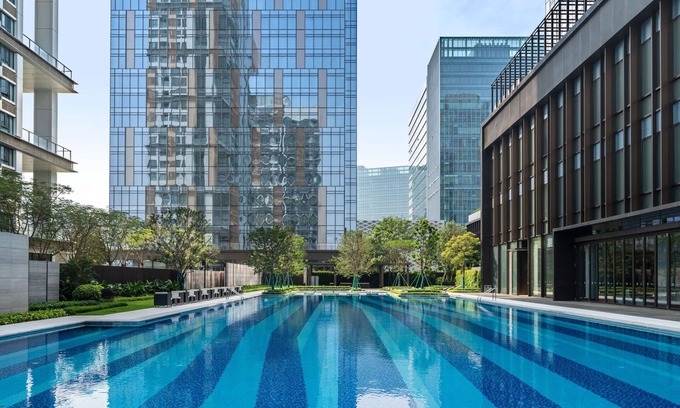 Shajing Hotel | Premier Hilton Shenzhen World Exhibition with Pool & Spa
