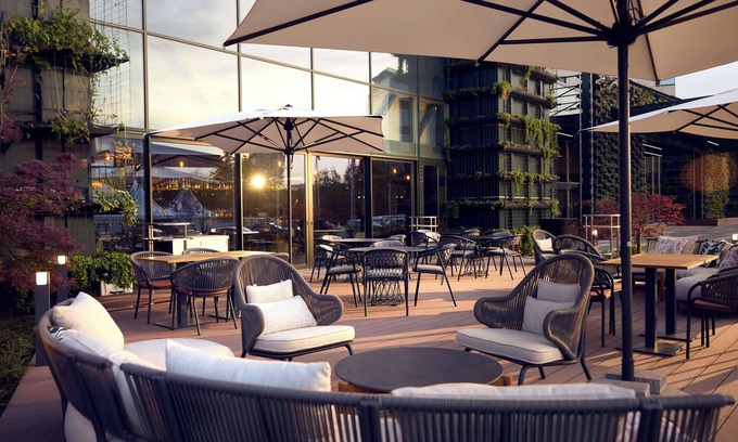rayon Triaditsa Hotel | Elegant Hilton Sofia: 5-Star Comfort with Spa & Dining