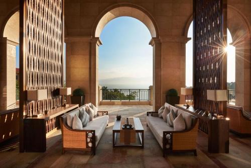 Chengjiang County Resort | Relax at Hilton Yuxi Fuxian Lake with Oceanfront Views