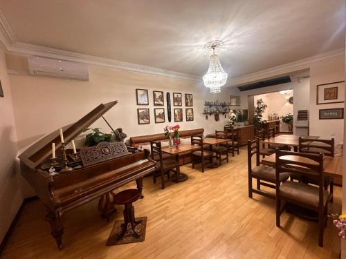 Kentron Hotel | Top-Rated Hin Yerevantsi Hotel with Pool and Breakfast