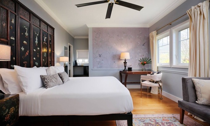 Wailuku Bed & Breakfast | Hinano Suite: Vintage Escape with Complimentary Breakfast