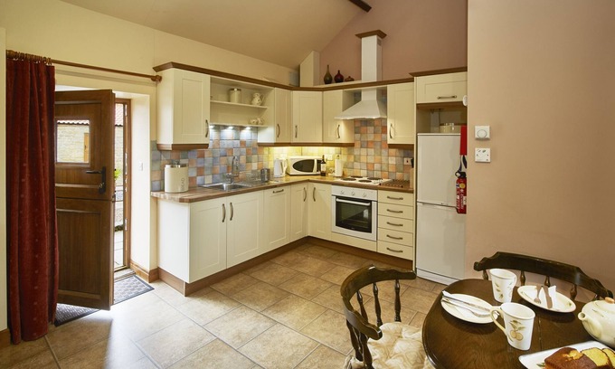 Pickering Cottage | Cozy Hindburn Cottage with Breakfast for Two Guests