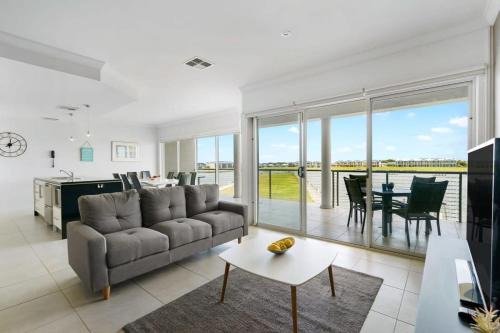 Nangkita House | Scenic Hindmarsh Island Waterfront Retreat for Families