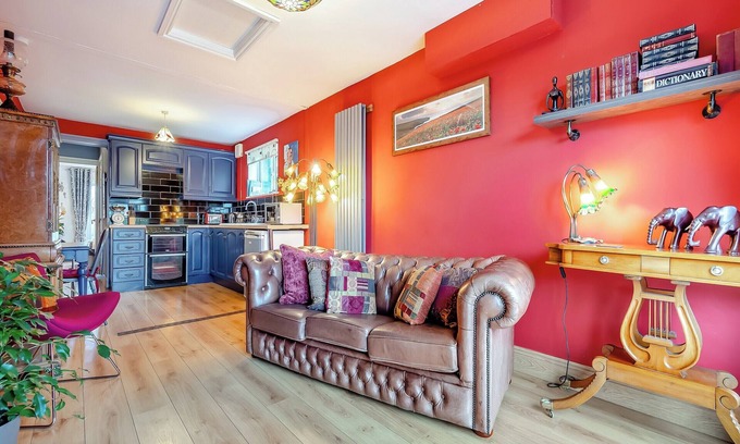 Camelford Cottage | Cozy 1 Bedroom Retreat in Camelford with Lake View