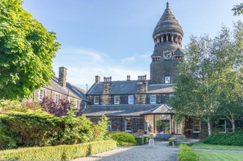 Headingley Hotel | Hinsley Hall: Family-Friendly Stay with Breakfast Included