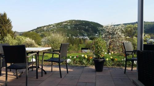 Hasenfeld Hotel | Pet-Friendly Getaway at Hinter den Spiegeln: 8.8/10 Rated