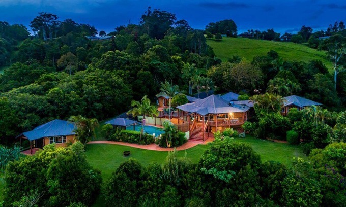 Newrybar House | Ocean View Retreat at Hinter Lodge: Pet Friendly & Relaxing