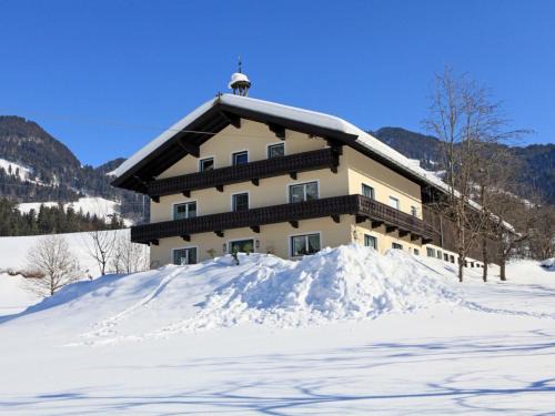 Itter Apartment | Family-Friendly Stay at Hintermühltalhof - 4-Star Retreat