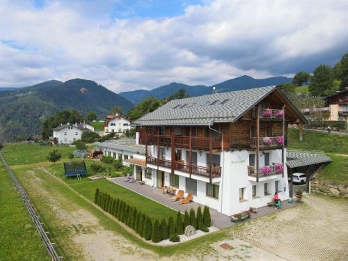 Chiusa Apartment | Guest Rated Hintnerhof: Family-Friendly Retreat Awaits
