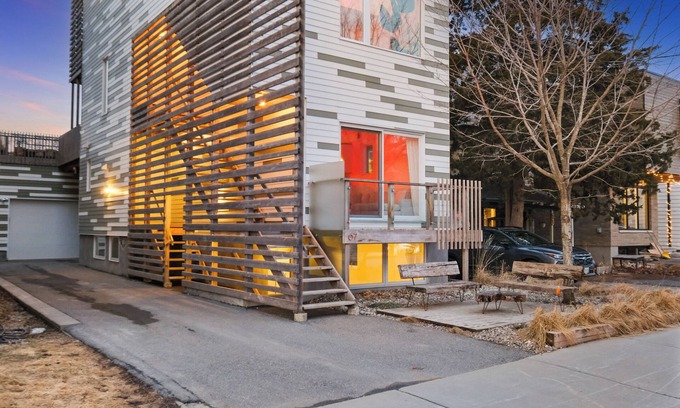 Hintonburg Apartment | Hintonburg Hideaway - Doors away from Wellington St. West