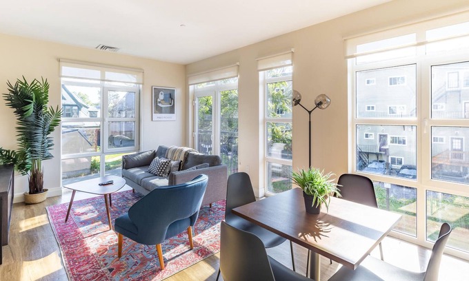 Newtonville Apartment | Hip 1BR Apartment in Austin Near MBTA & Parks