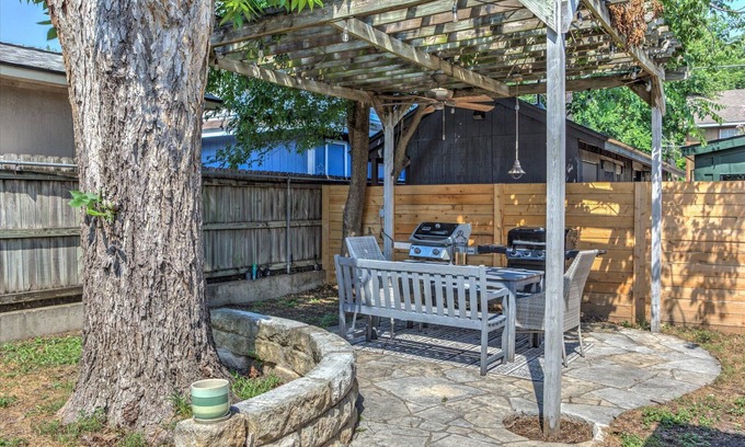 Holly House | Trendy Bungalow Near Downtown and Lady Bird Lake