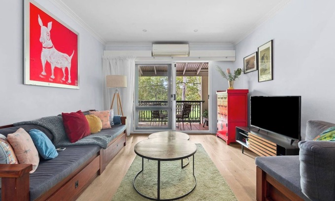 Erskineville Apartment | Vibrant Erskineville: Pet-Friendly Inner City Getaway