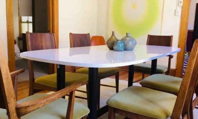 Rockford Apartment | Vibrant & Family-Friendly Hotel Near Swedish American Hospital
