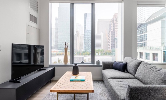 South Beach Apartment | Discover Hip Rincon Hill 1BR with Rooftop & Hot Tub