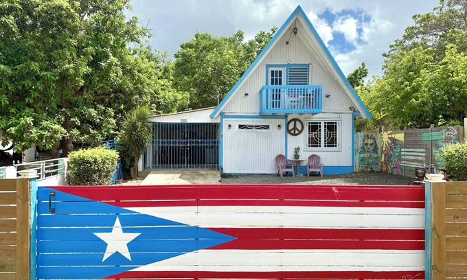 Campamento Pinones House | Unique Hippie Chalet Piñones with Oceanfront Amenities