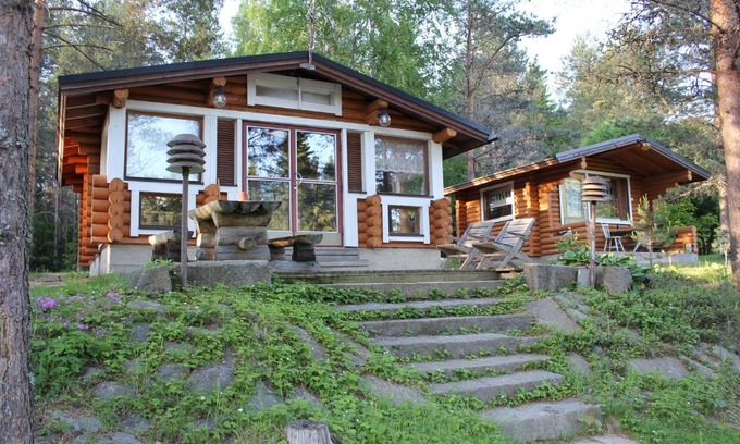 Karijoki Resort | Hirsimökki ja makuuaitta: Family-Friendly Beach Retreat