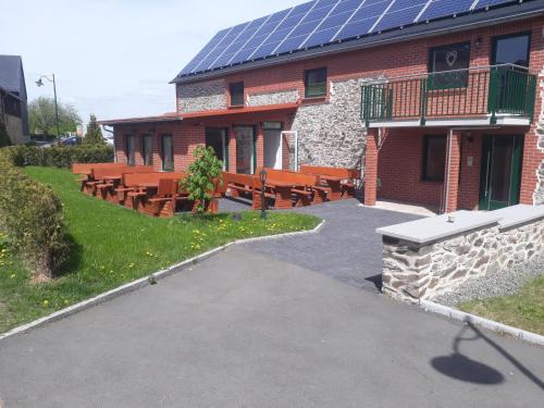 Liebengrun Apartment | Enjoy Hirt's Brau-& Gasthof with Pool and Family-Friendly Perks