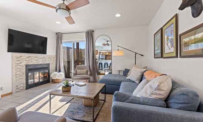Frisco Condo | Hirvi Kota: Premier Mountainside Condo with Private Pool