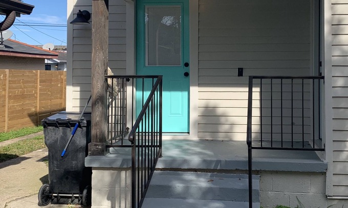 Dixon House | Guest Rated 10/10: His and Hers Uptown Palace Retreat