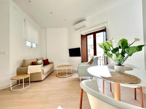 San Bernardo Apartment | Discover Hispalis in the Enchanting Santa Cruz District