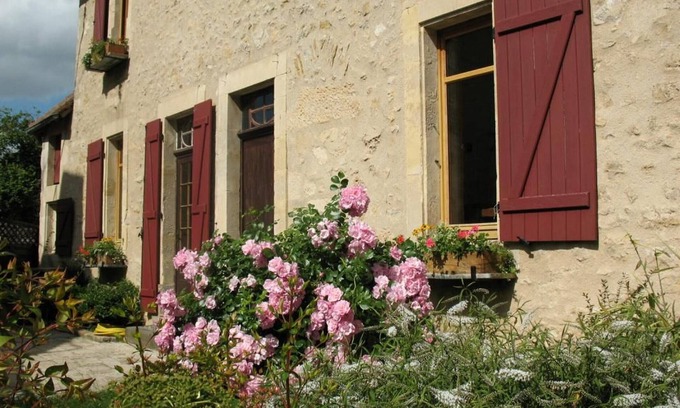 Crannes-en-Champagne Cottage | Spacious Gite Crannes-en-Champagne with Family-Friendly Amenities