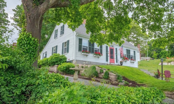 Mystic House | Historic Captain Burrows Home: Oceanfront Retreat Awaits