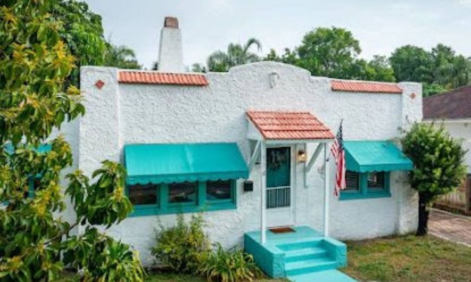 Cocoa House | Historic Boho Bungalow - Steps from Cocoa Village Activities