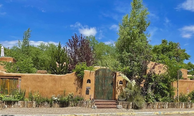 Northeast Santa Fe House | Historic Adobe Compound for Groups, Steps to the Plaza