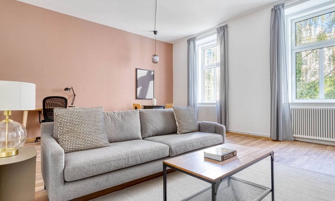 Roßau Apartment | Historic Alsergrund 1BR Near Donaukanal with Great Amenities